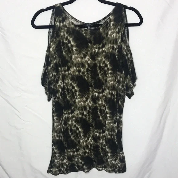 Cold Shoulder Tee - Picture 1 of 6